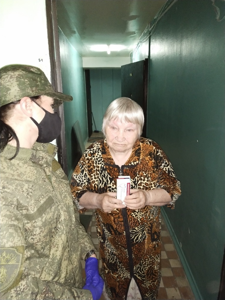 Казаки Одинцовского ХКО помогают пожилым людям своего округа и участвуют в рейдах с полицией