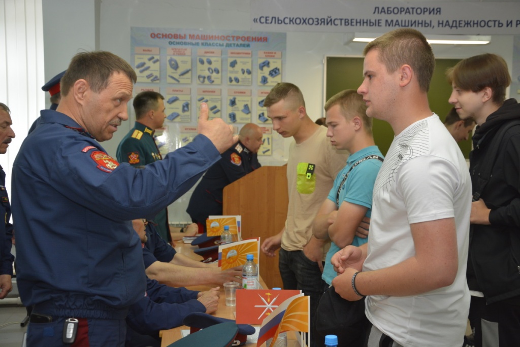 Сегодня учеба, завтра служба по контракту