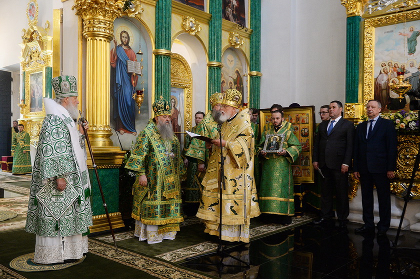 Тысячи паломников отпраздновали 350-летие обретения мощей святого преподобного Нила Столобенского
