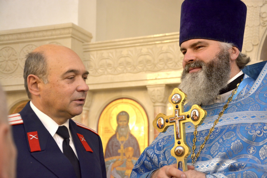 Праздничная литургия в храме Сретения Господня