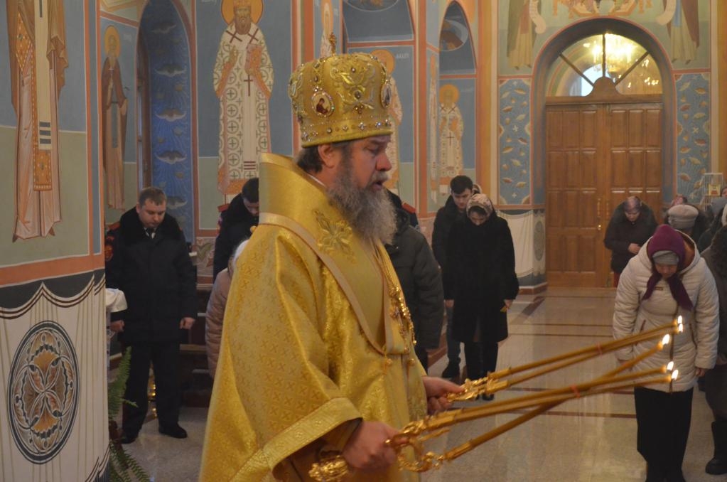 В престольный праздник в храме Новомучеников и исповедников Российскихепископ Максим совершил литургию