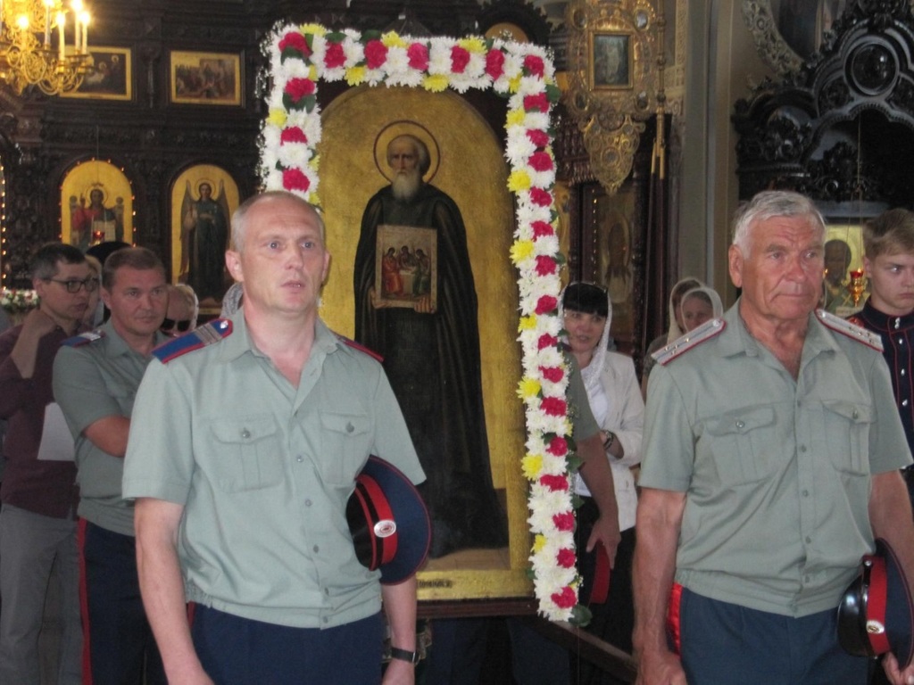 Крестный ход в Павлово-Посадском районе сопровождали казаки