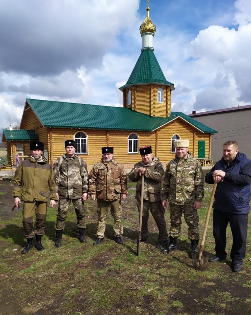 Тамбовские казаки украсили свой город к празднику Победы