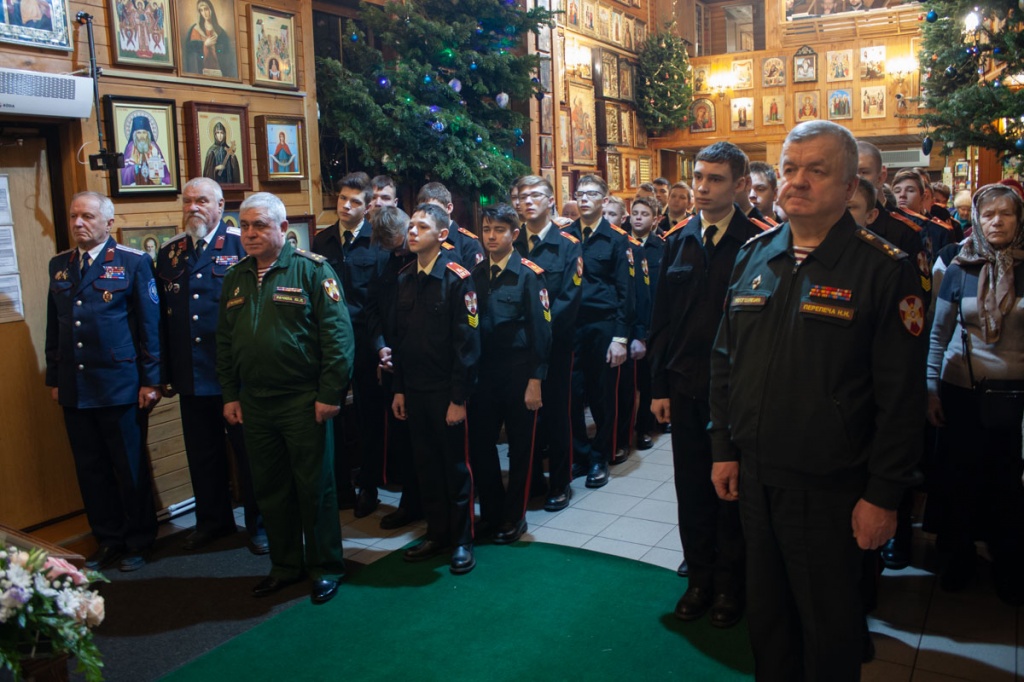 Архиерейское богослужение в день малого престольного праздника в честь апостола и евангелиста Марка в храме св. равноап. кн. Владимира при МПКУ им. М.А. Шолохова