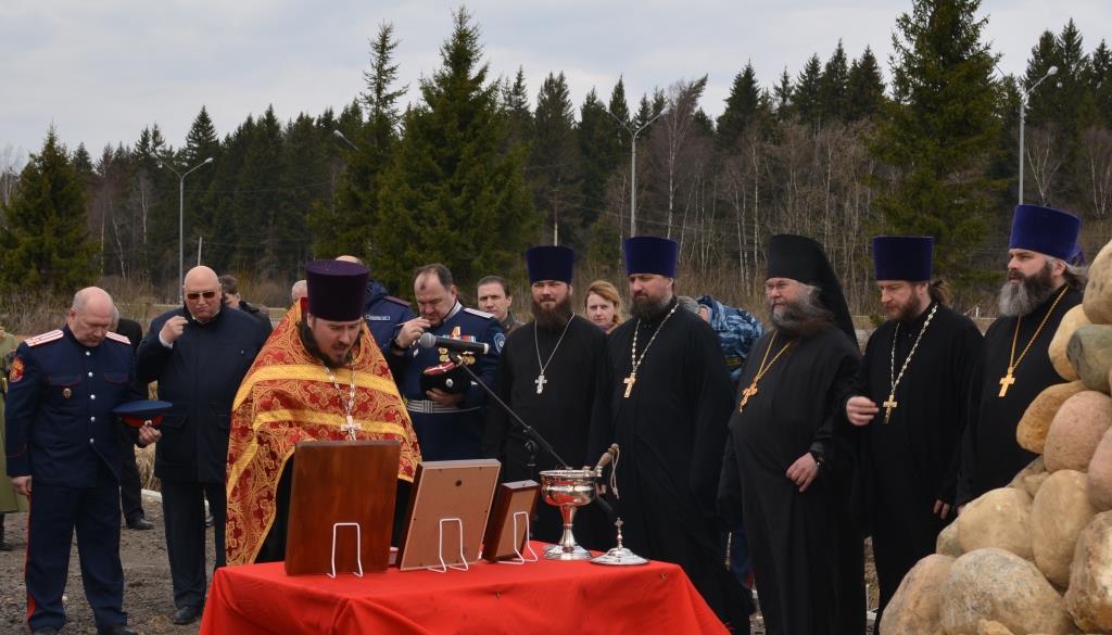 Казаки установили Поклонный Крест и освятили Штандарт!