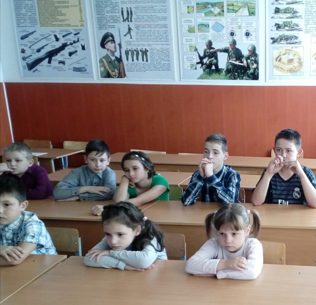 Ярцевские казаки познакомили детей с историей ДОСААФ