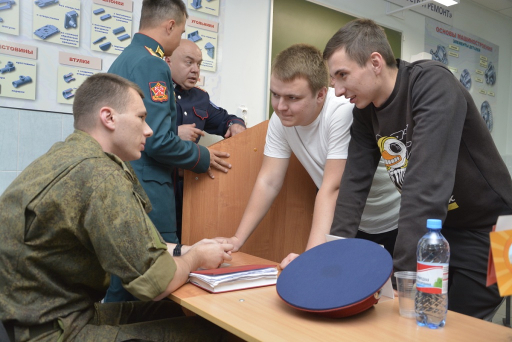 Сегодня учеба, завтра служба по контракту