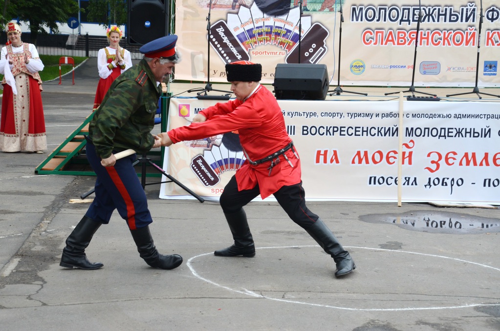 Организаторы и члены жюри III-го Воскресенского молодежного фестиваля славянской культуры оценили деятельность Ступинского городского казачьего общества, вручив ступинским казакам специальный приз