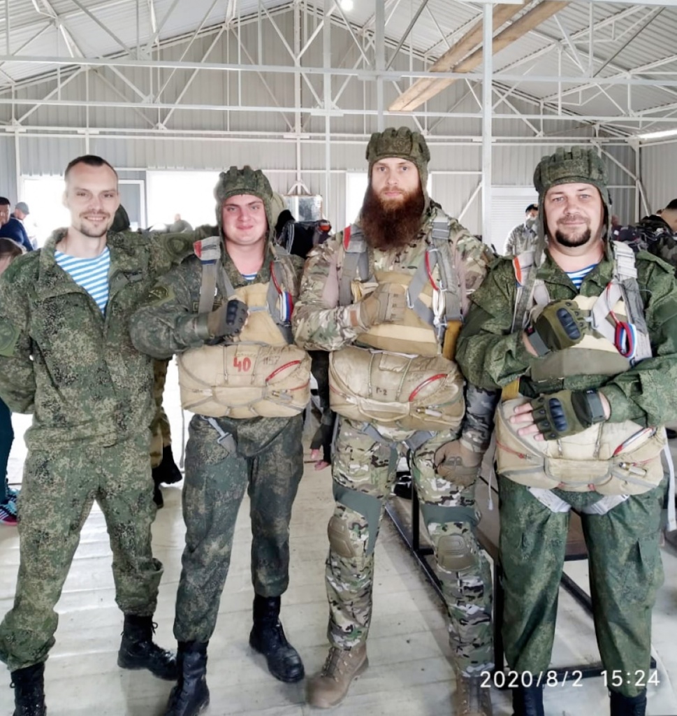 Одинцовские казаки совершили свой первый прыжок с парашютом