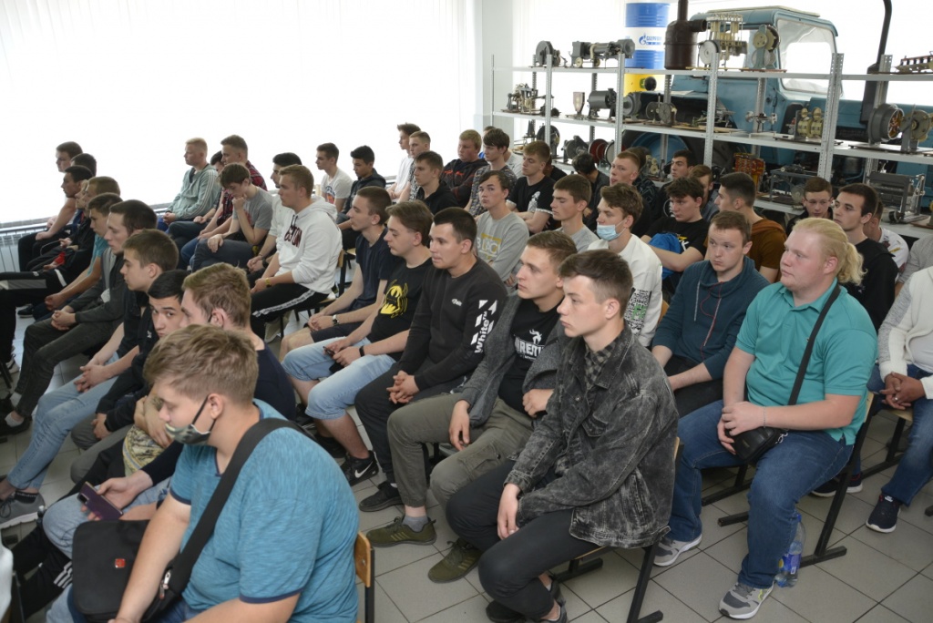 Сегодня учеба, завтра служба по контракту