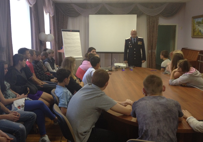 Калужские казаки продолжают знакомить детей, оставшихся без родителей с казачьей жизнью