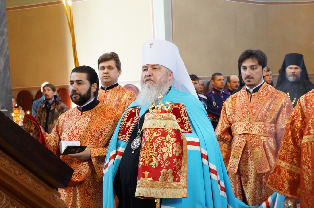 В день Отдания Пасхи Митрополит Кирилл возглавил торжественное богослужение в Донском монастыре и благословил участников Конного похода «Москва-Берлин»
