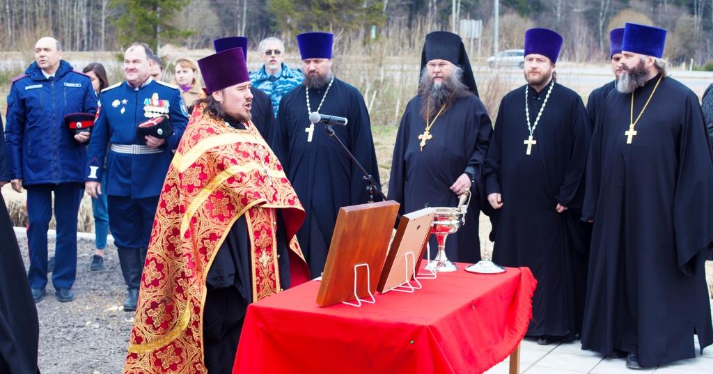 Казаки установили Поклонный Крест и освятили Штандарт!