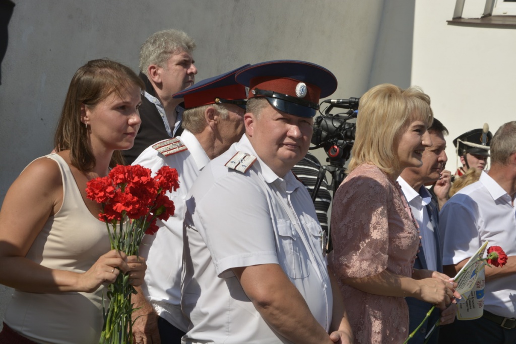 Я не поэт, я - партизан, казак!