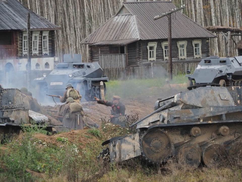 На кинокомплексе «Военфильм-Медынь» прошла военно-историческая реконструкция, посвящённая подвигу Подольских курсантов