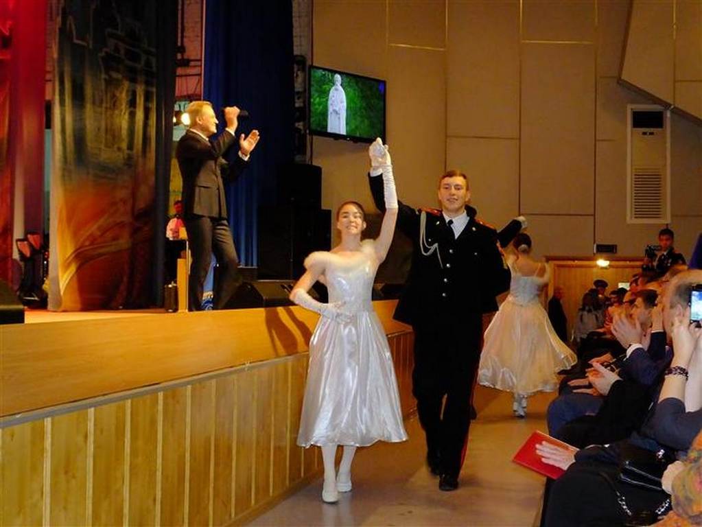 Войсковой священник ЦКВ, настоятель храма св. равноап. кн. Владимира при МПКУ им. М.А. Шолохова иерей Марк Кравченко принял участие торжествах по случаю 15-й годовщины со дня образования МПКУ имени М.А. Шолохова войск национальной гвардии РФ