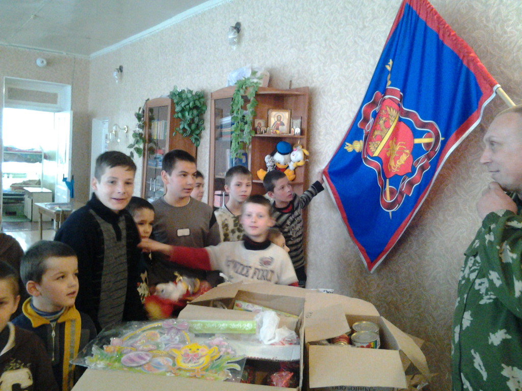 Репортаж «с колес»: казаки ВКО ЦКВ доставили гуманитарную помощь жителям Новороссии