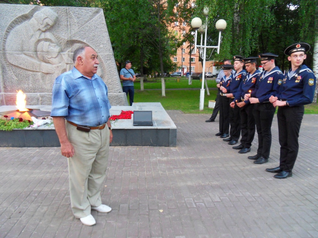 Свет Вечного огня не угасает