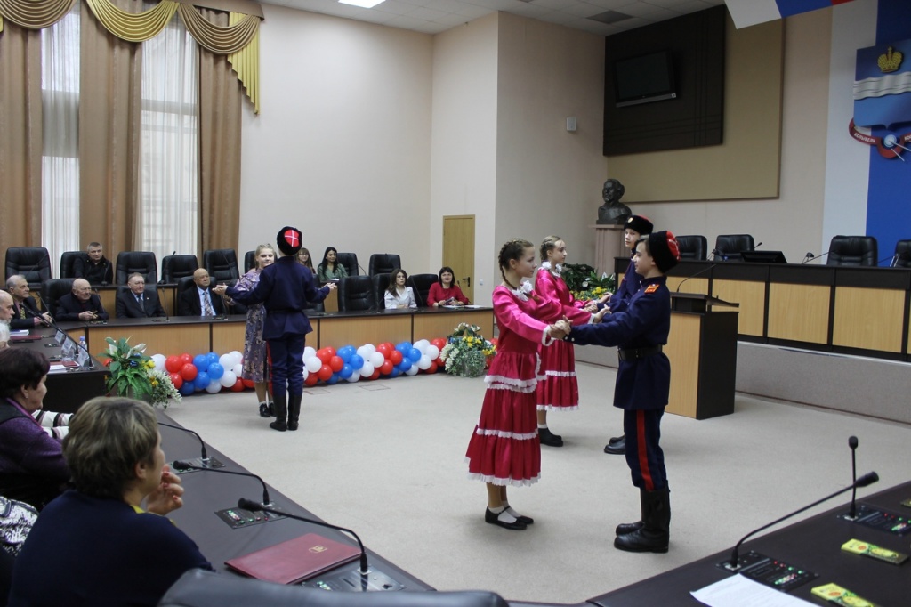 Награждение казачьего ансамбля
