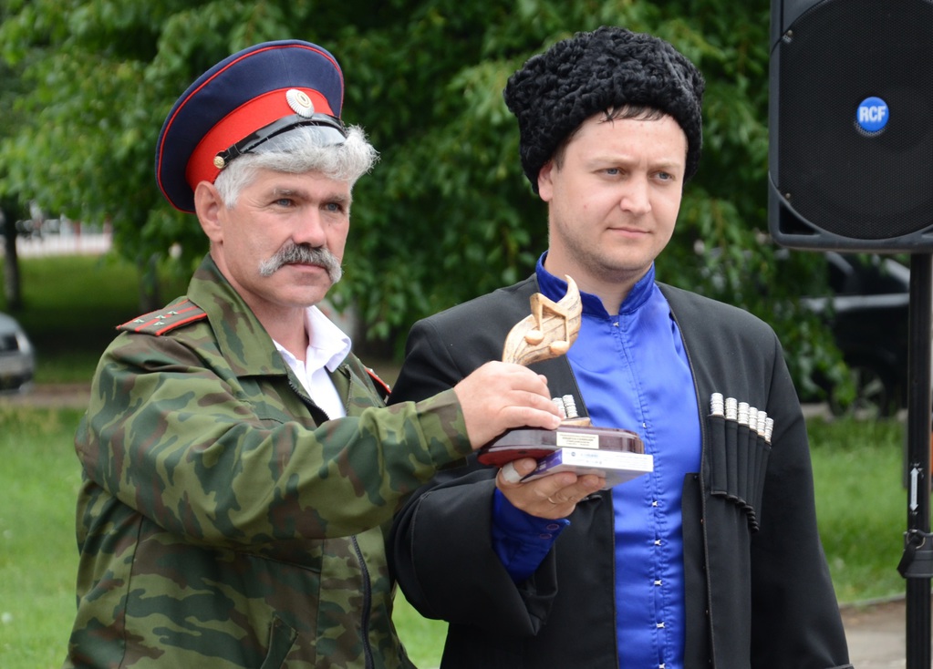 Организаторы и члены жюри III-го Воскресенского молодежного фестиваля славянской культуры оценили деятельность Ступинского городского казачьего общества, вручив ступинским казакам специальный приз