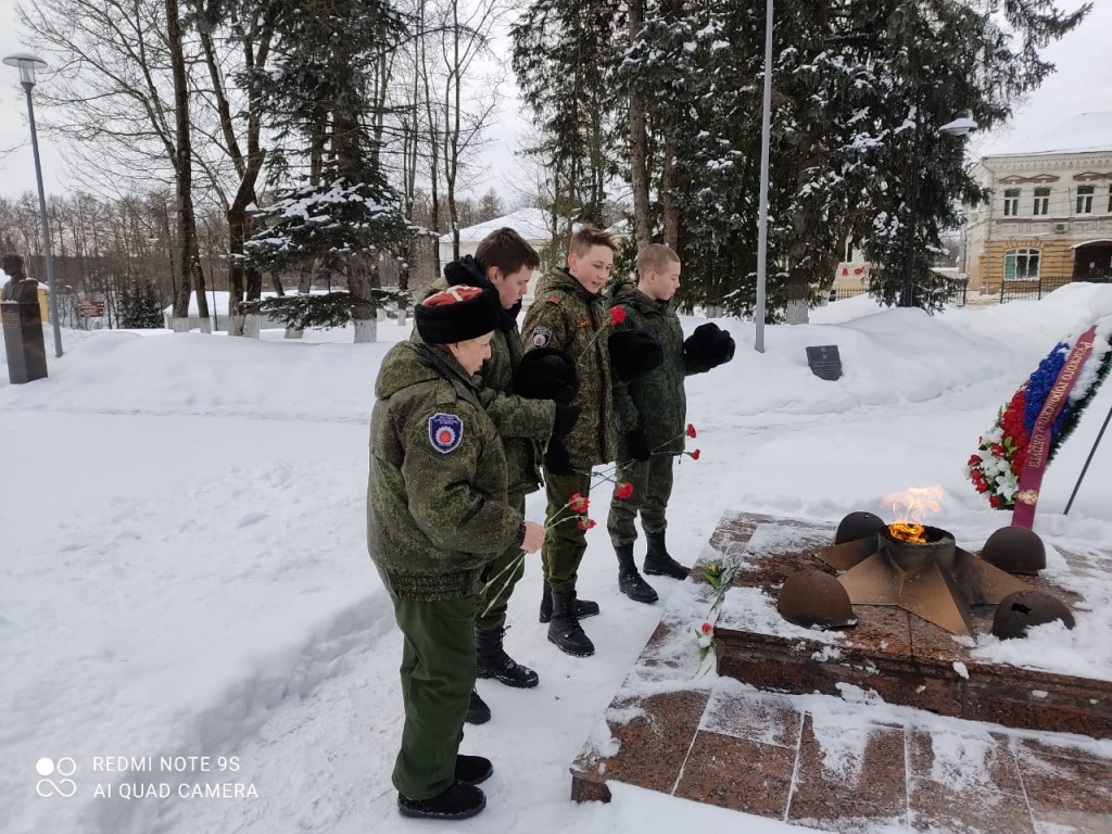 Кадеты расчистили от снега три памятника