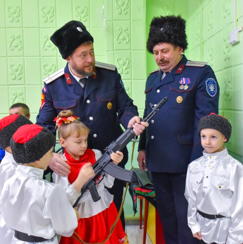 Воспитанники детсада стали казачатами