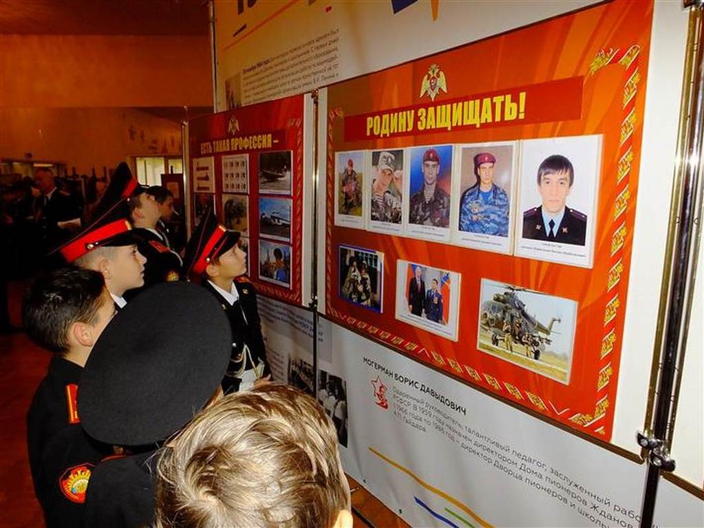Войсковой священник ЦКВ, настоятель храма св. равноап. кн. Владимира при МПКУ им. М.А. Шолохова иерей Марк Кравченко принял участие торжествах по случаю 15-й годовщины со дня образования МПКУ имени М.А. Шолохова войск национальной гвардии РФ