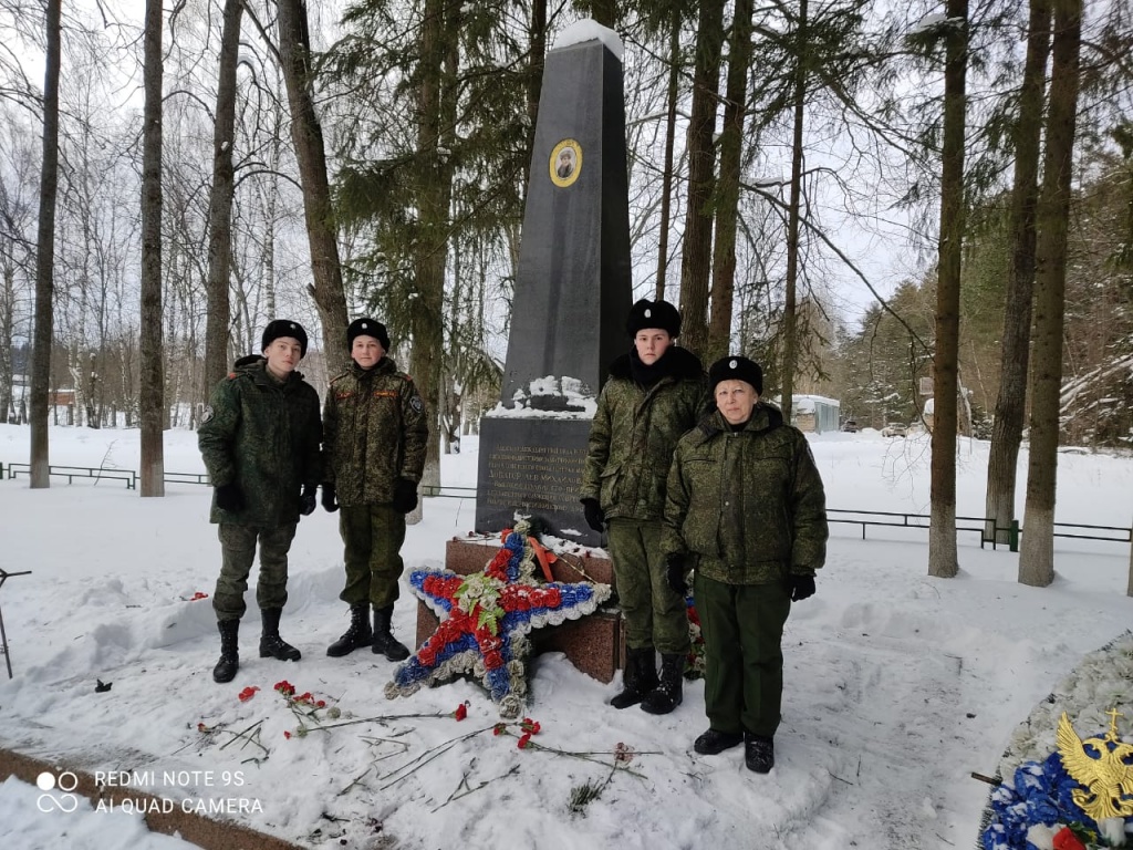 Кадеты расчистили от снега три памятника