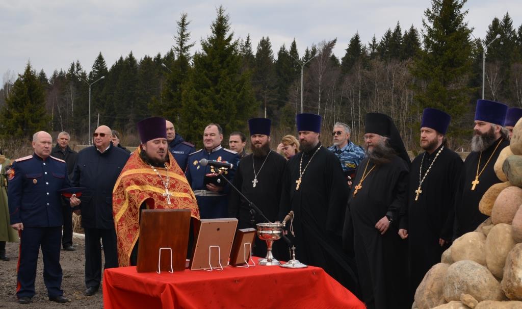 Казаки установили Поклонный Крест и освятили Штандарт!