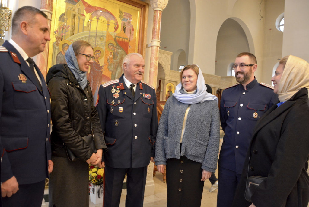 Праздничная литургия в храме Сретения Господня