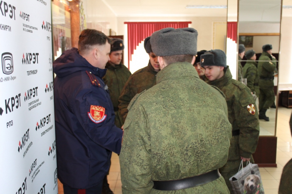 Казаки ВКО ЦКВ поздравили военнослужащих с днем защитника Отечества