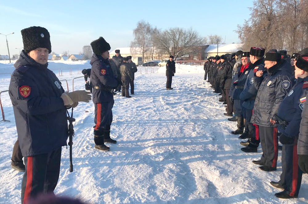 Казаки несут службу