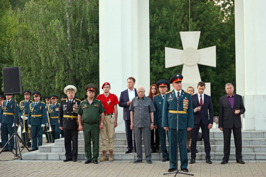 «Великие войны имеют начало, но не имеют конца. Они живут в слезах вдов, матерей, в горьком детстве сирот, стонах раненых солдат»