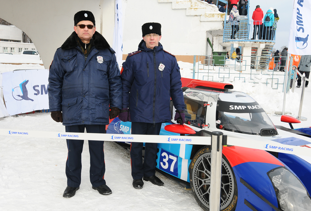 Казаки несут службу