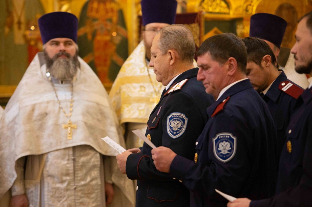 Настоятель храма св. равноап. кн. Владимира при МПКУ им. М.А. Шолохова, войсковой священник Центрального казачьего войска иерей Марк Кравченко сослужил митрополиту Кириллу за Божественной Литургией и принял участие в принятии присяги московских казаков