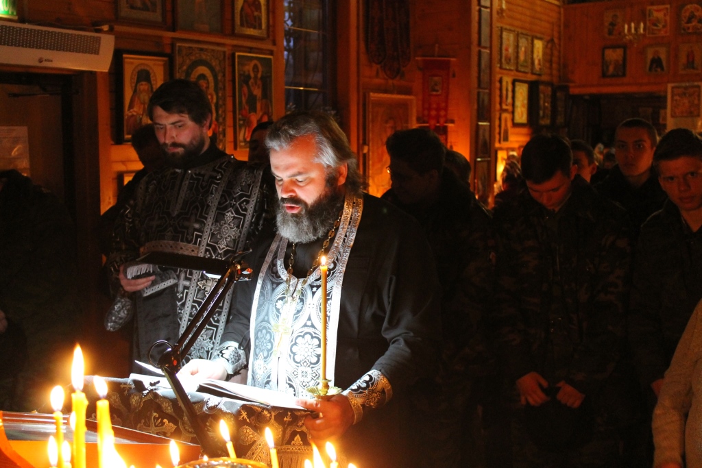 Чтение Великого Покаянного канонапреподобного Андрея, архиепископа Критскогов храме св. равноап. кн. Владимира при Московском президентском кадетском училище имени М.А. Шолохова внутренних войск МВД РФ
