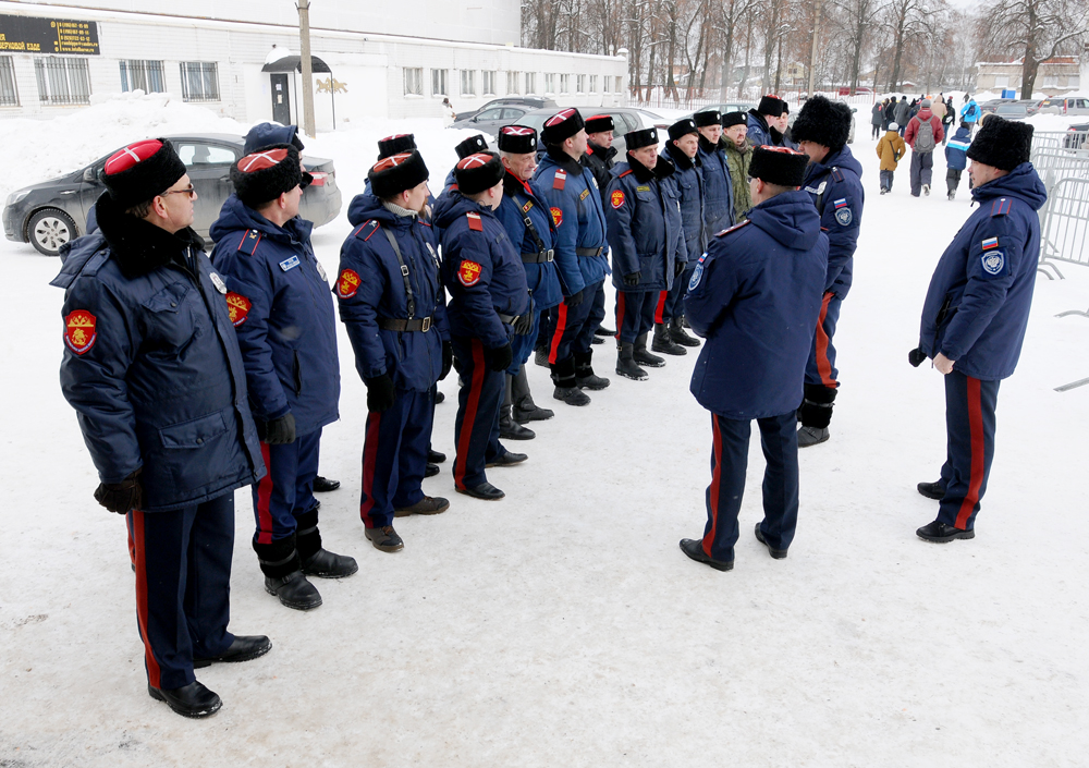 Казаки несут службу