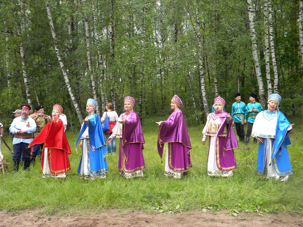 Стучат копыта, пыль столбом до небес и свист казачьей шашки