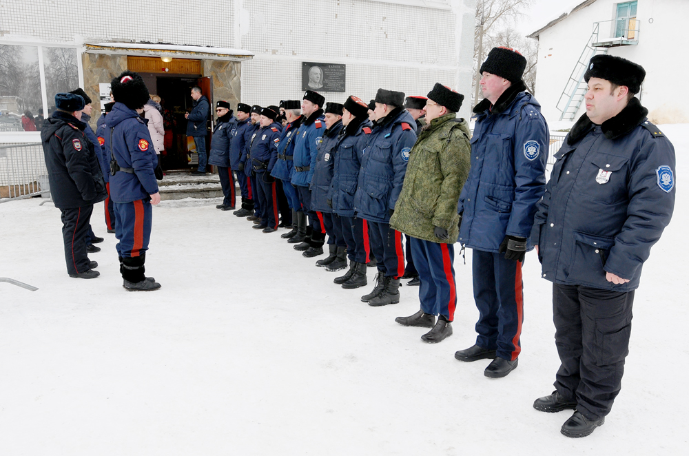 Казаки несут службу