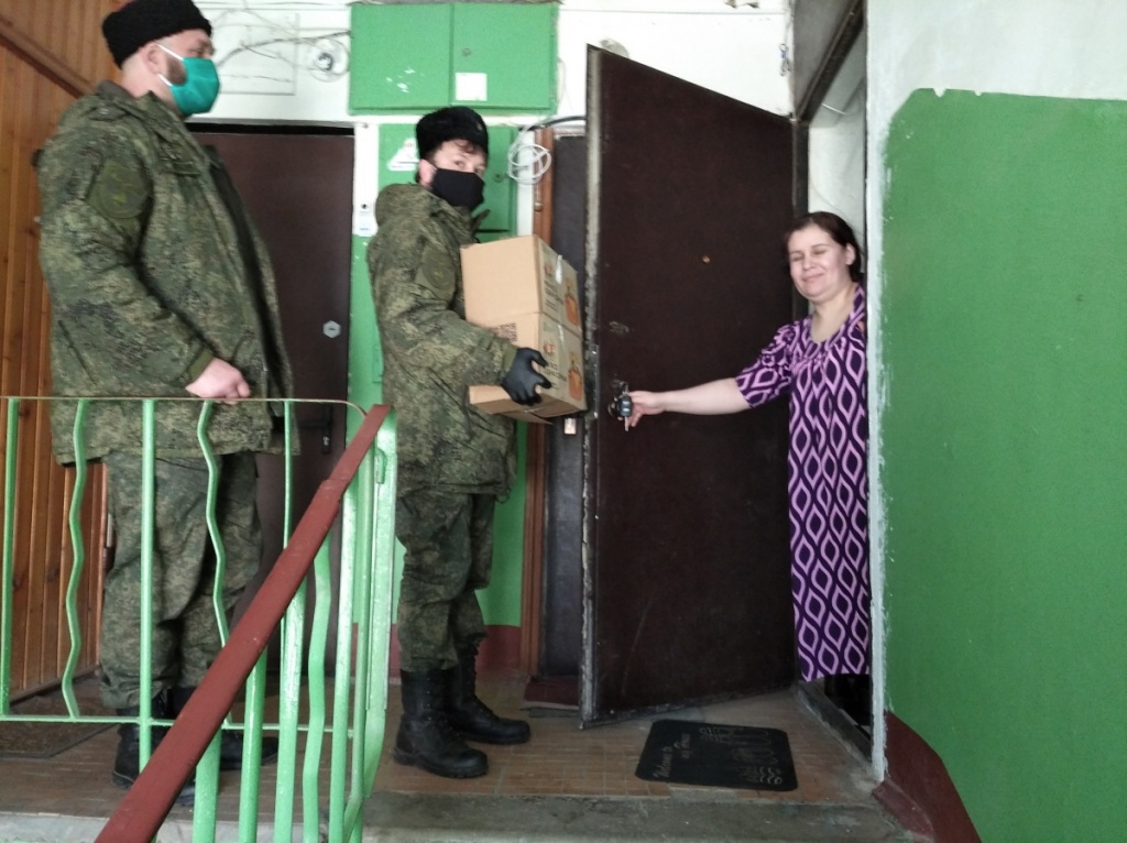 Казаки в Павловском Посаде помогают пожилым людям и многодетным семьям