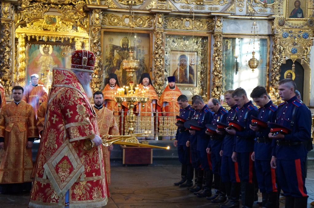 В день Отдания Пасхи Митрополит Кирилл возглавил торжественное богослужение в Донском монастыре и благословил участников Конного похода «Москва-Берлин»