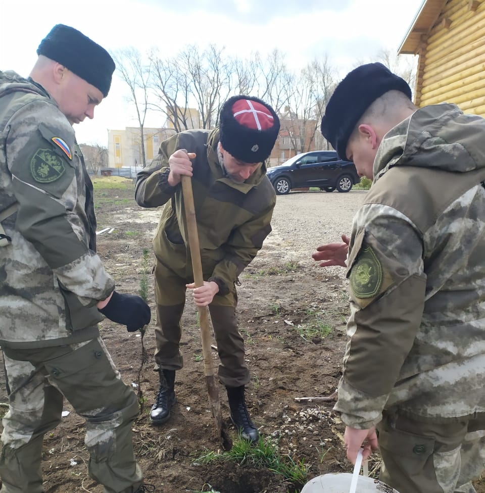 Тамбовские казаки украсили свой город к празднику Победы