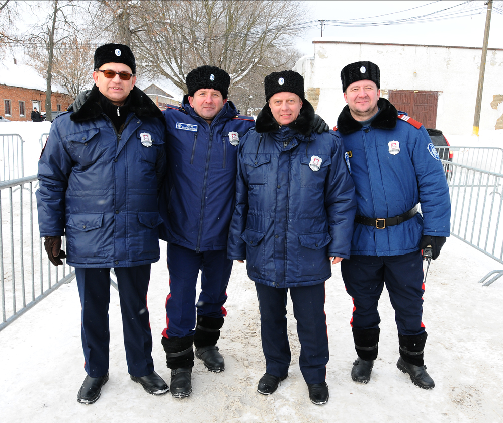 Казаки несут службу