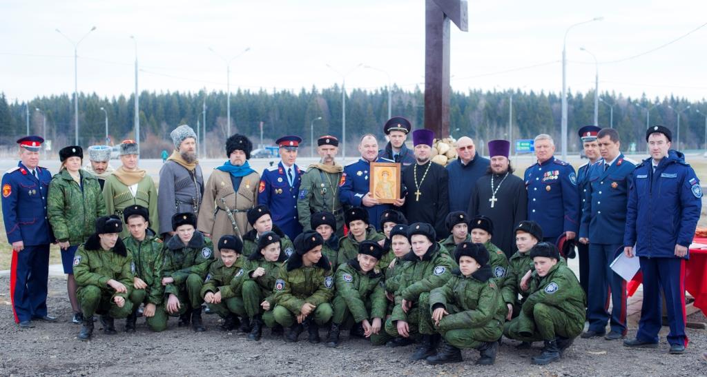 Казаки установили Поклонный Крест и освятили Штандарт!
