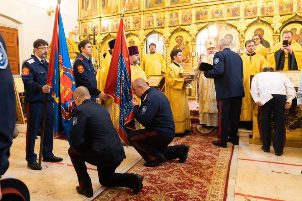 Председатель Синодального комитета по взаимодействию с казачеством возглавил Божественную литургию в казачьем храме г. Москвы и принял присягу московских казаков