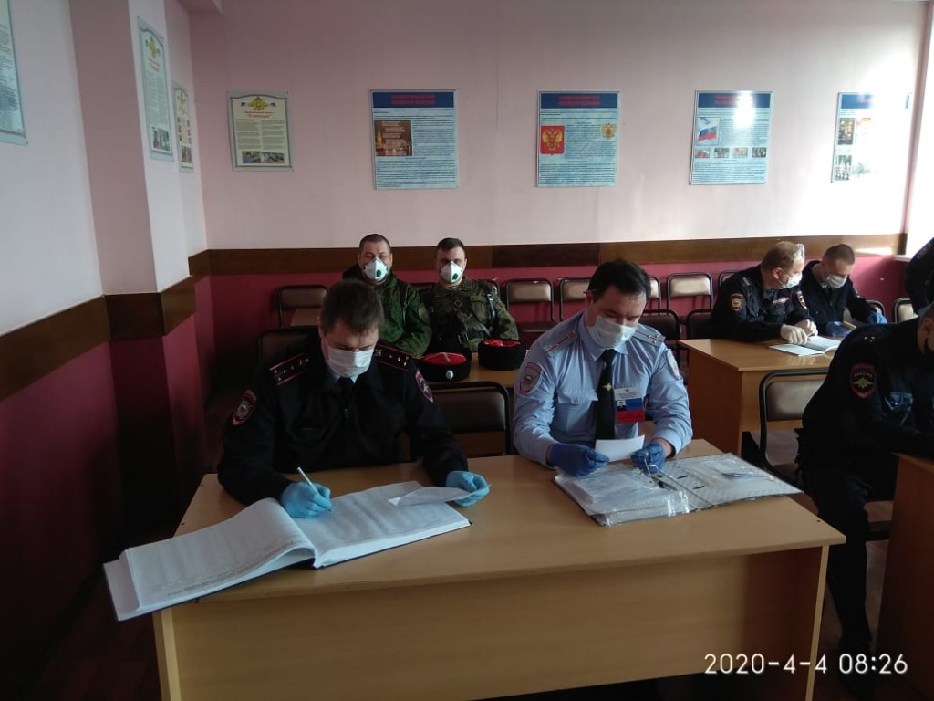 Казаки Одинцовского ХКО помогают пожилым людям своего округа и участвуют в рейдах с полицией