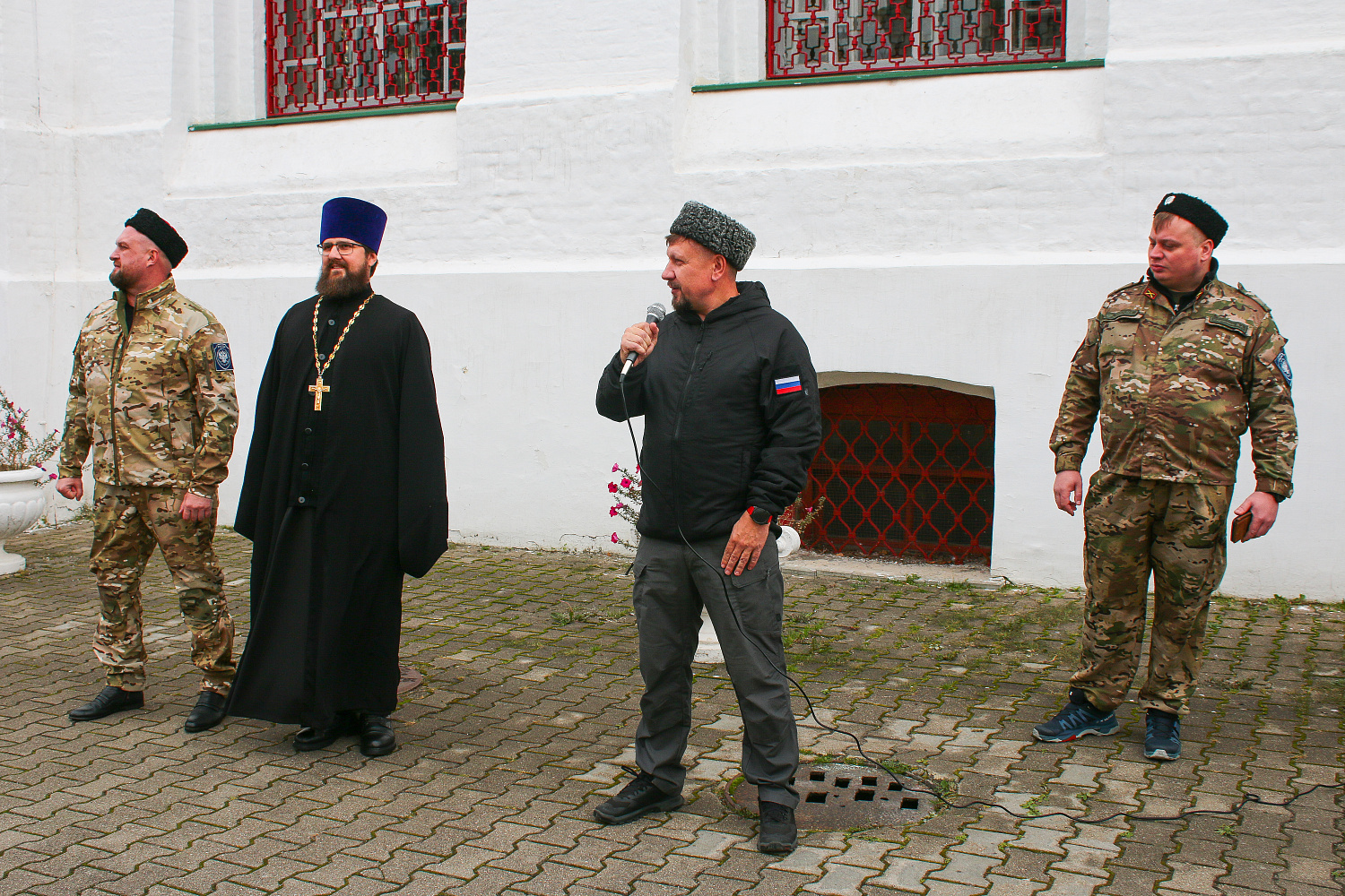 Под покровом омофора