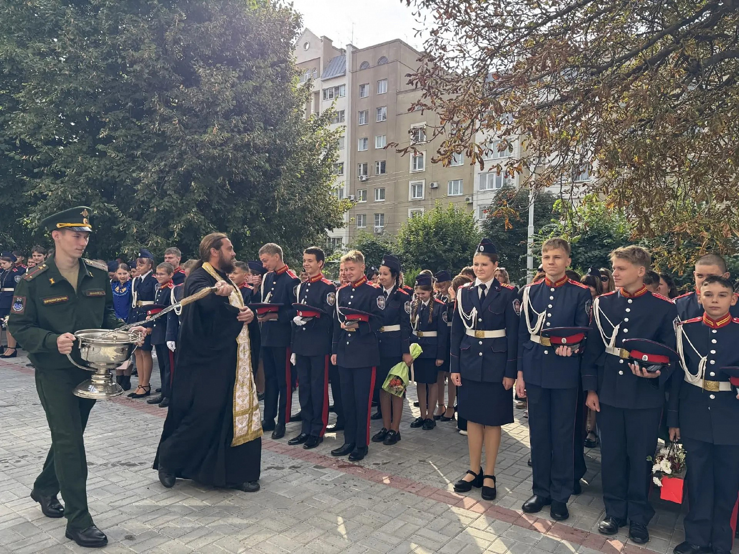 В «Казачьем кадетском корпусе имени графа И.И. Воронцова-Дашкова» в Тамбове состоялась торжественная линейка, посвященная Дню Знаний