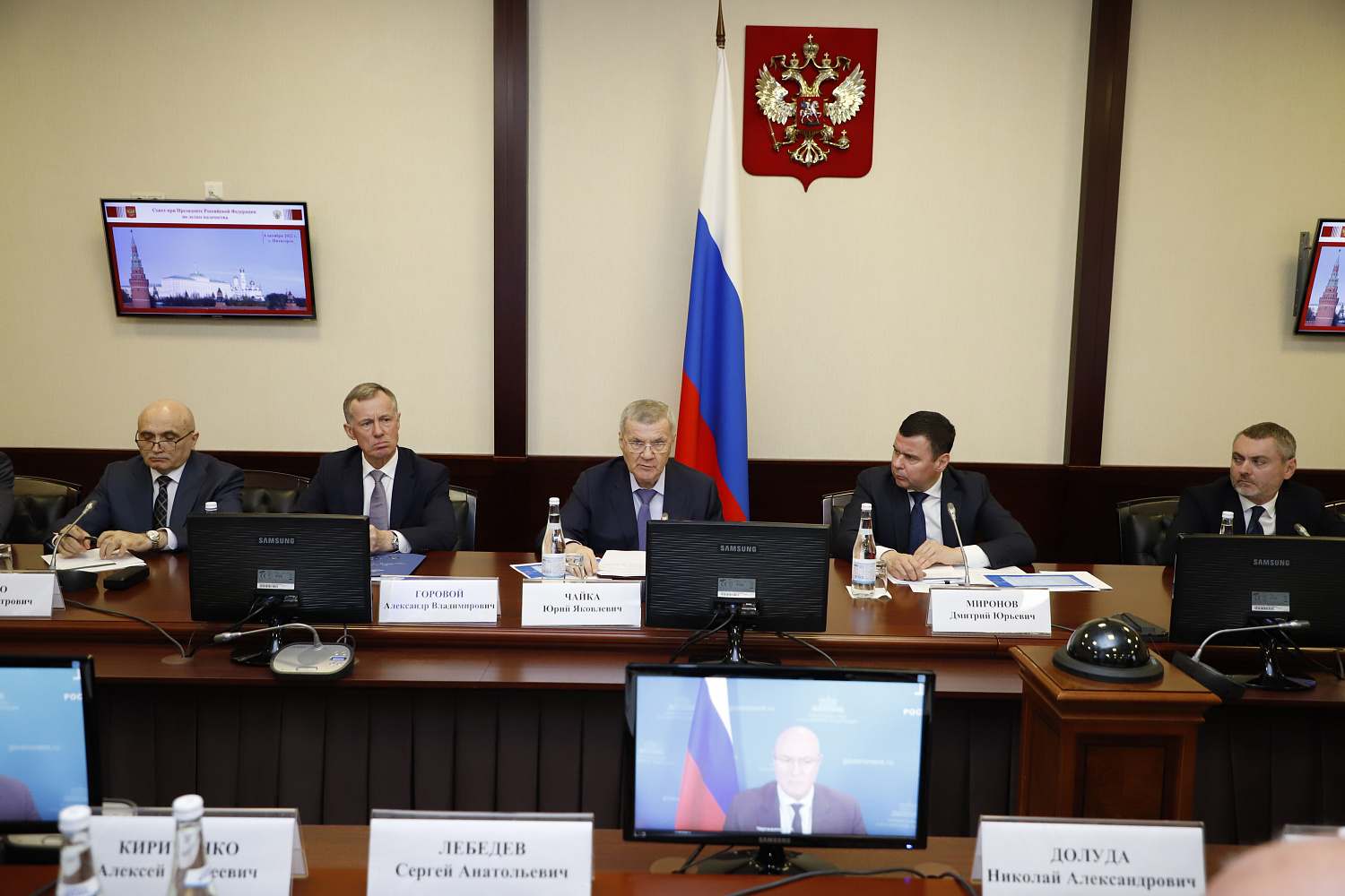 По намеченным приоритетам