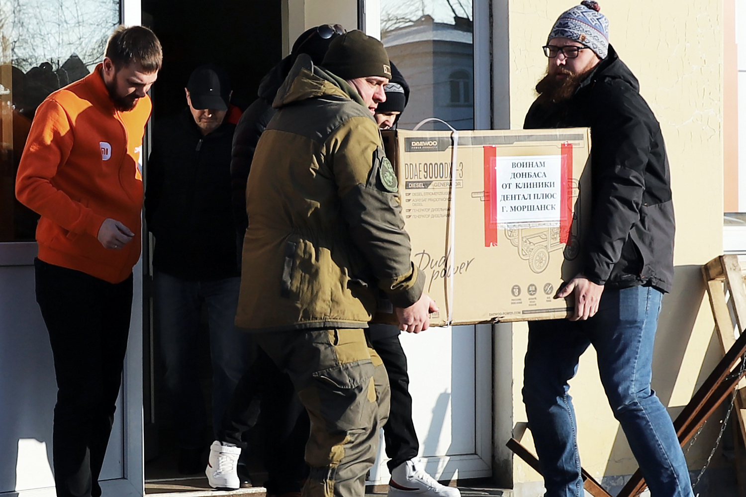 Гуманитарный груз конвоем из четырёх машин доставлен в Луганск